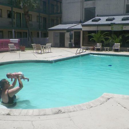 Amerihome Inn & Suites Houston Airport North 外观 照片