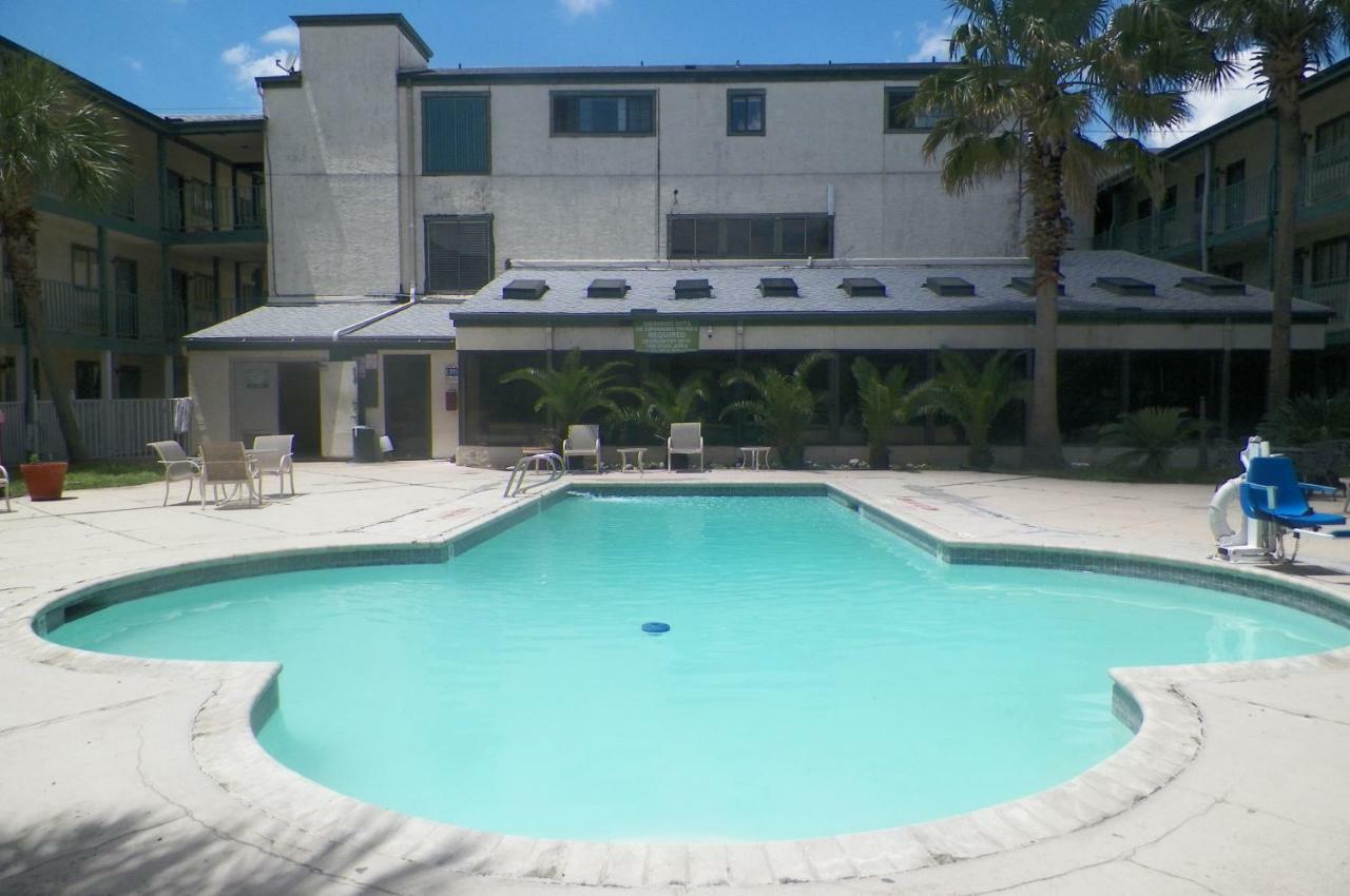 Amerihome Inn & Suites Houston Airport North 外观 照片