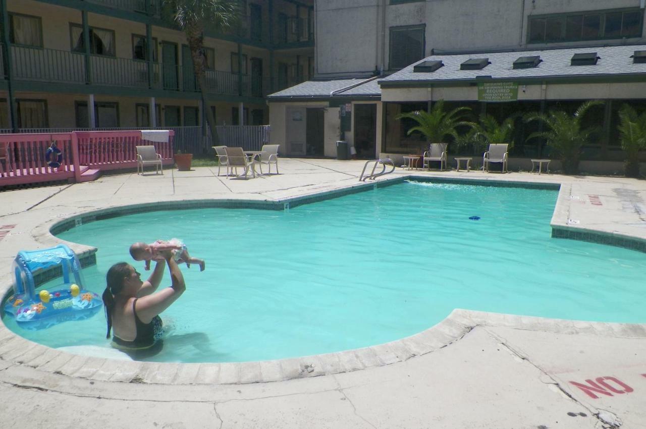 Amerihome Inn & Suites Houston Airport North 外观 照片